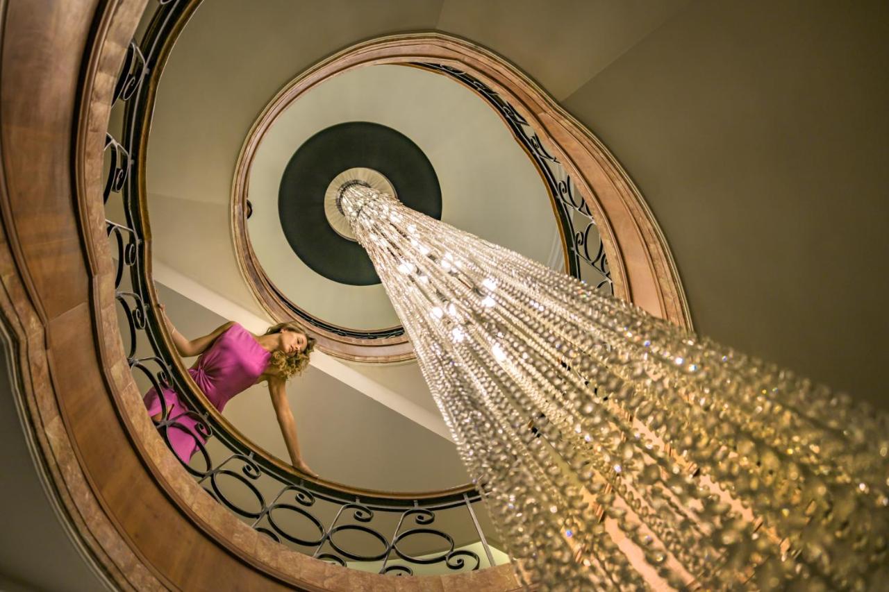 Grand Hyatt Amman Hotel Exterior foto The spiral staircase