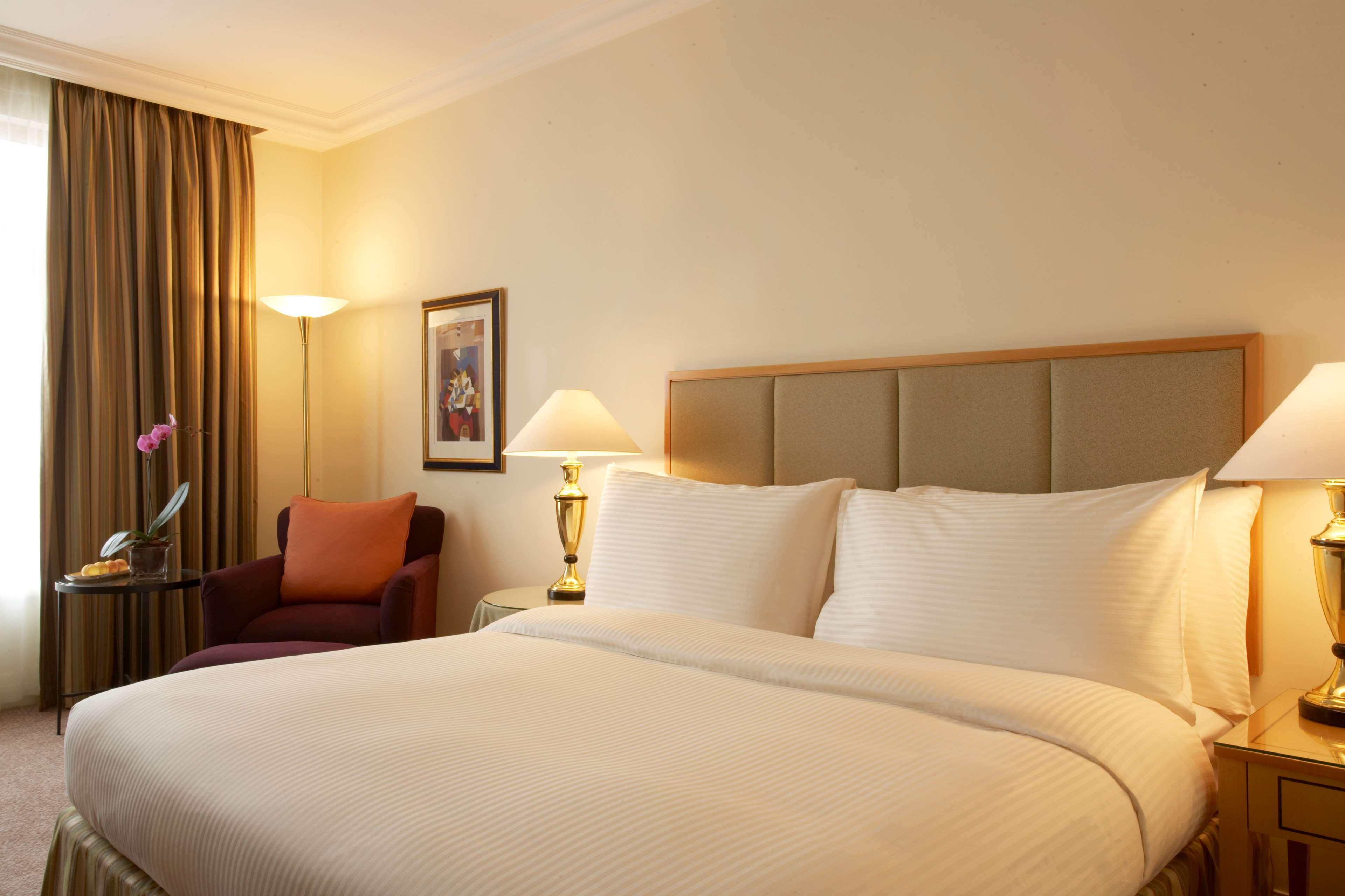 Grand Hyatt Amman Hotel Exterior foto A bedroom at the hotel