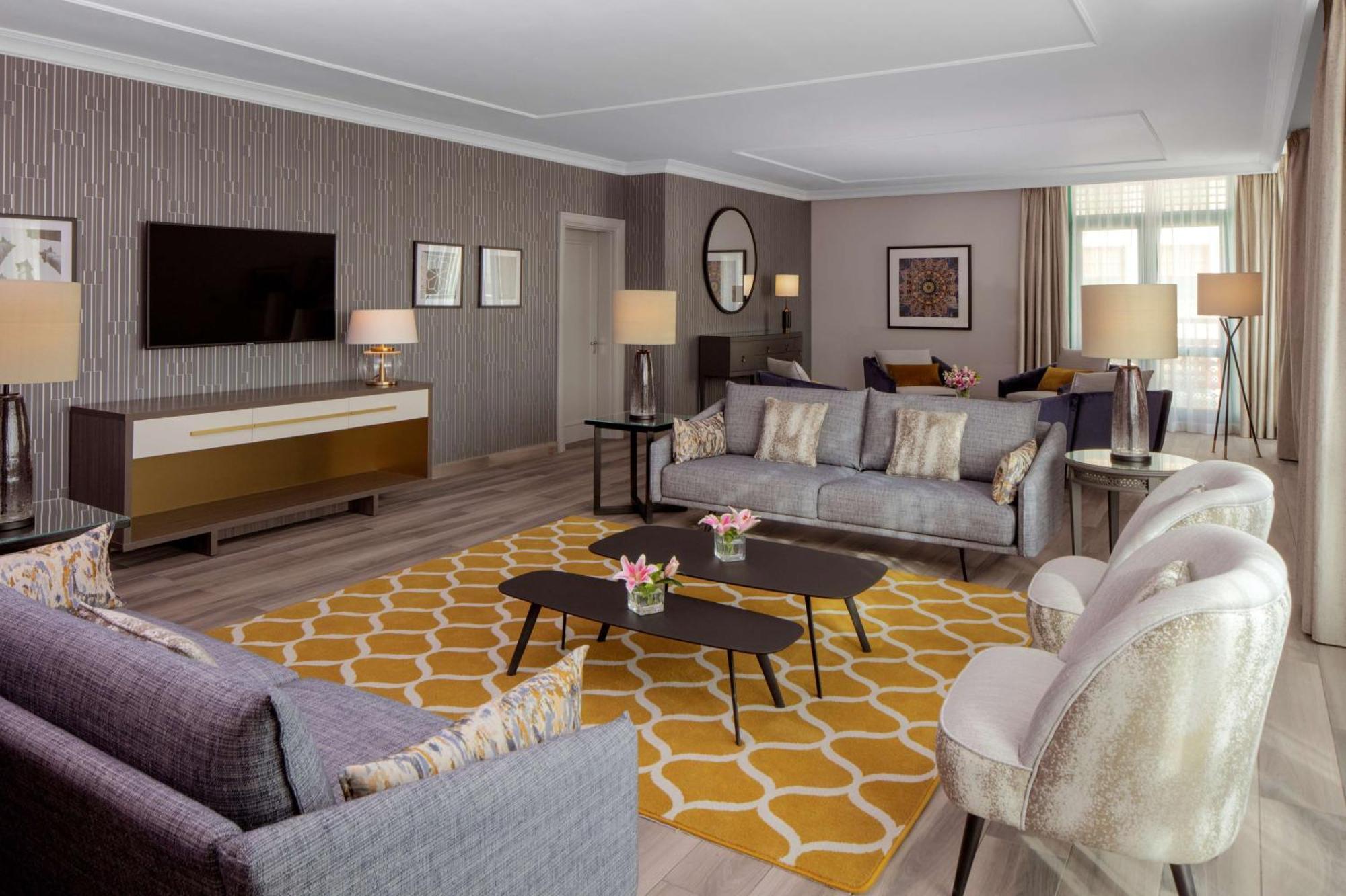 Grand Hyatt Amman Hotel Exterior foto The living room of a suite at The Westin Palace, Madrid